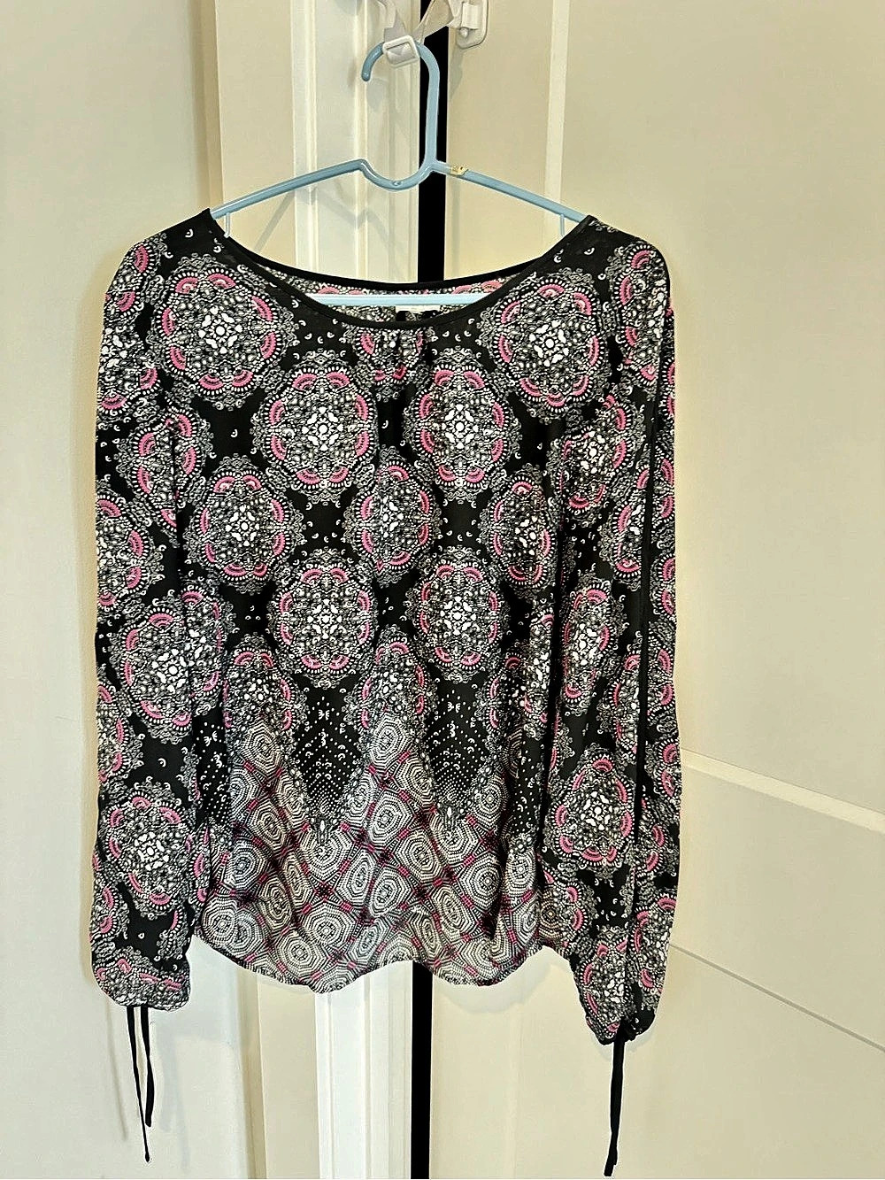 Maurices Paisley Long Sleeve Blouse in Black & Pink Like New